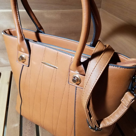 Handbang - Picture 2 of 2